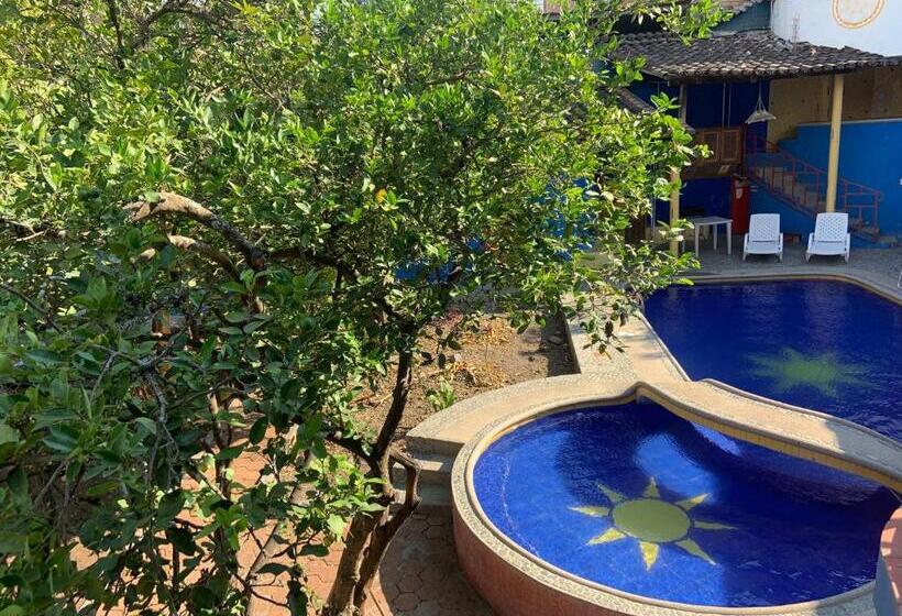 بنسيون Hostal Jardín Escondido