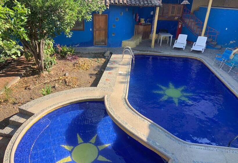 بنسيون Hostal Jardín Escondido