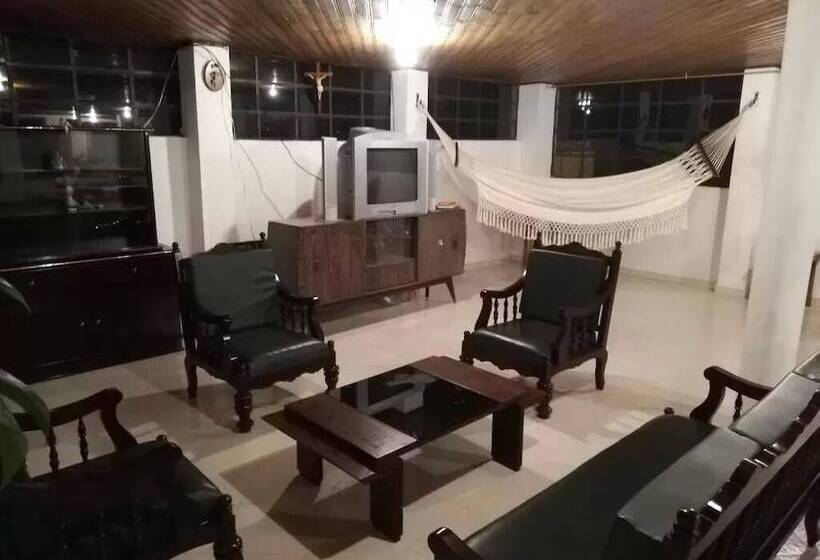 פנסיון Hostel La Abuela