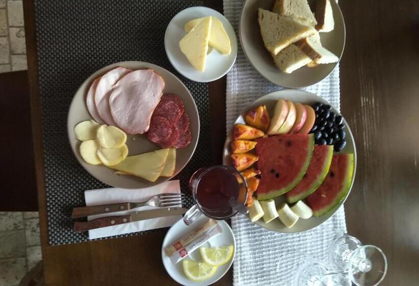 Пансион Hunnia   Huntanya