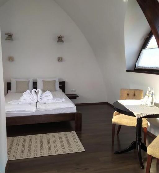 Пансион Hunnia   Huntanya