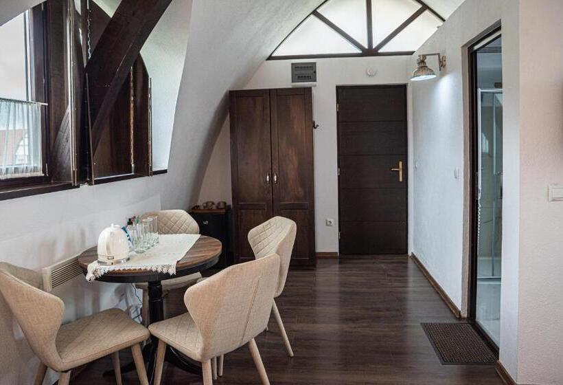 Пансион Hunnia   Huntanya