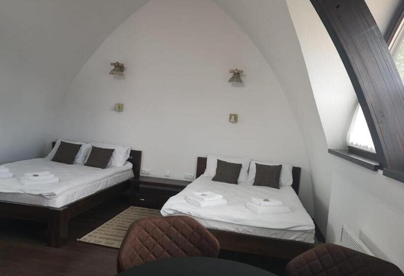 Пансион Hunnia   Huntanya