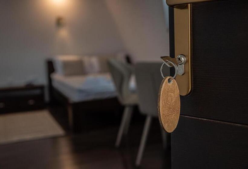 Пансион Hunnia   Huntanya