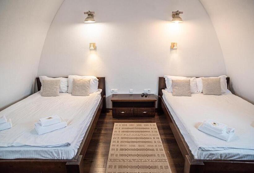 Пансион Hunnia   Huntanya