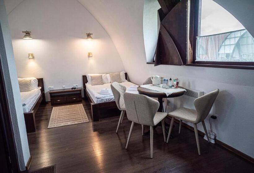 Пансион Hunnia   Huntanya