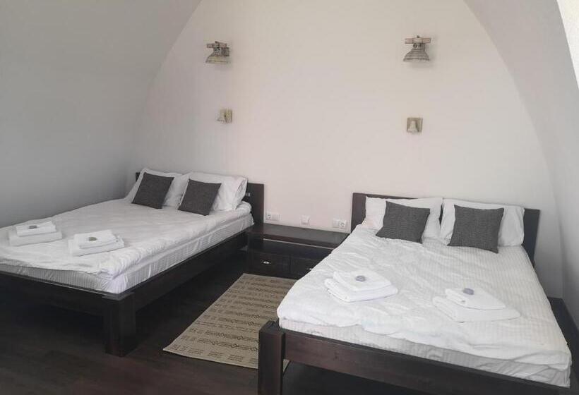 Пансион Hunnia   Huntanya