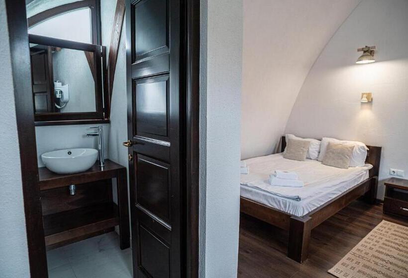 Пансион Hunnia   Huntanya