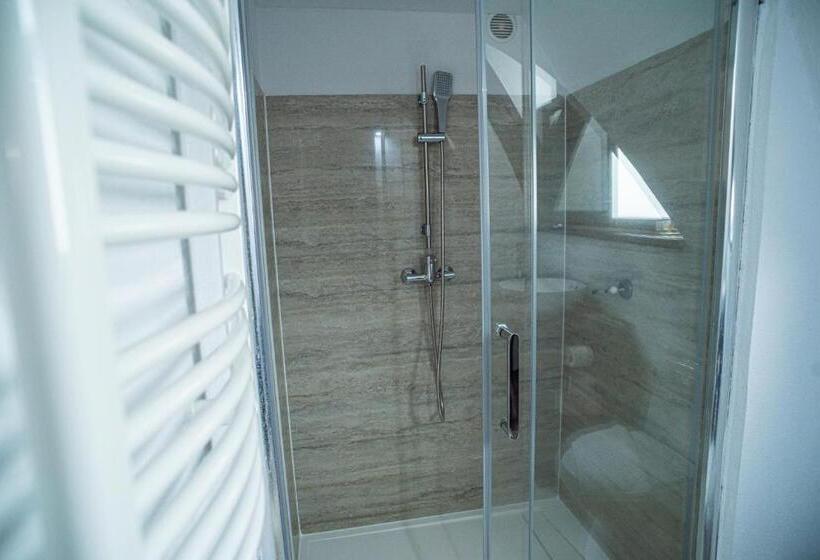 Пансион Hunnia   Huntanya