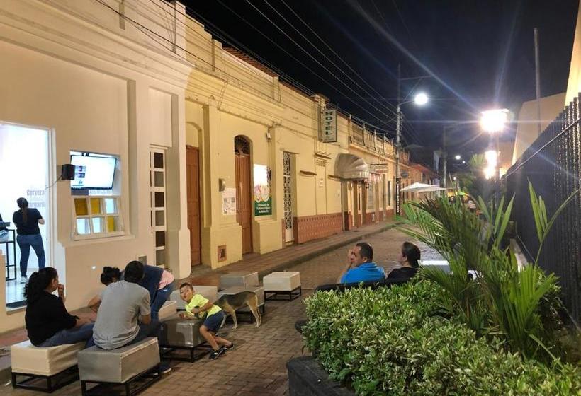 פנסיון Kava Casa Hostal