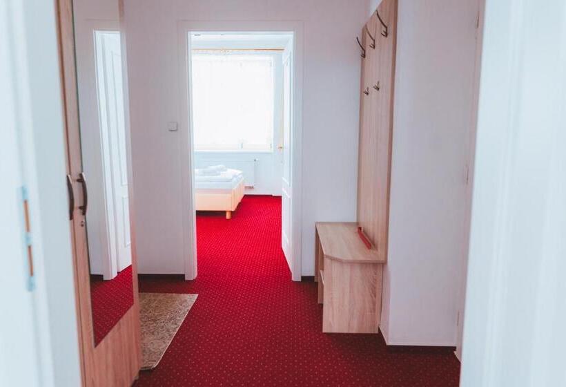 پانسیون Kavárna A Penzion Reichl