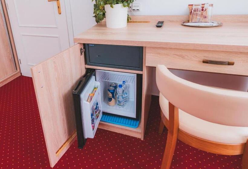 膳宿费 Kavárna A Penzion Reichl