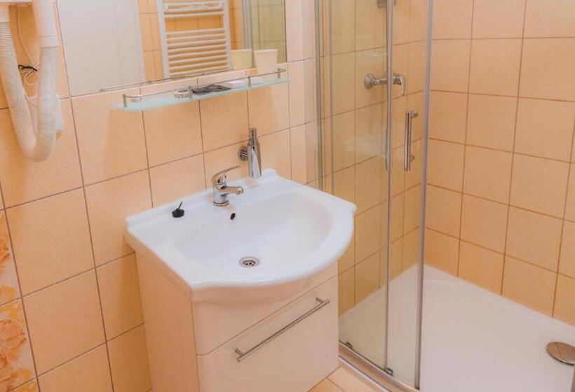 膳宿费 Kavárna A Penzion Reichl