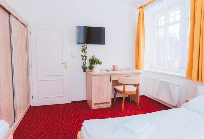 膳宿费 Kavárna A Penzion Reichl