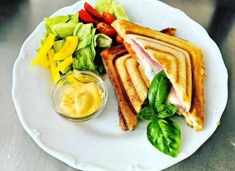 پانسیون Kavárna A Penzion Reichl