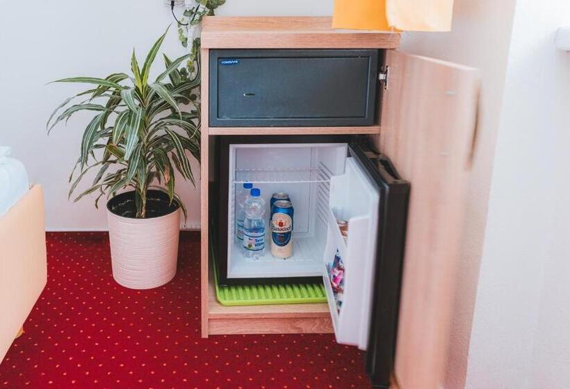 膳宿费 Kavárna A Penzion Reichl