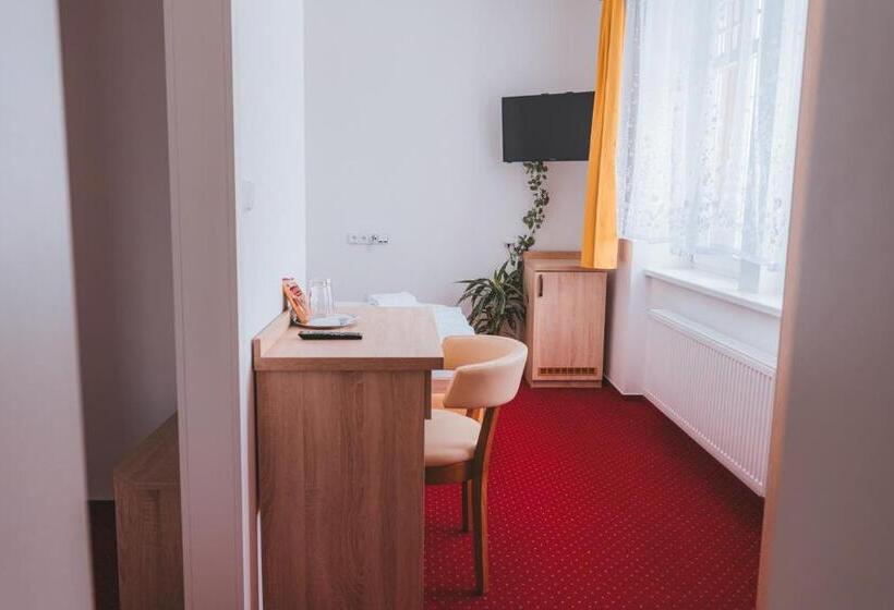 膳宿费 Kavárna A Penzion Reichl