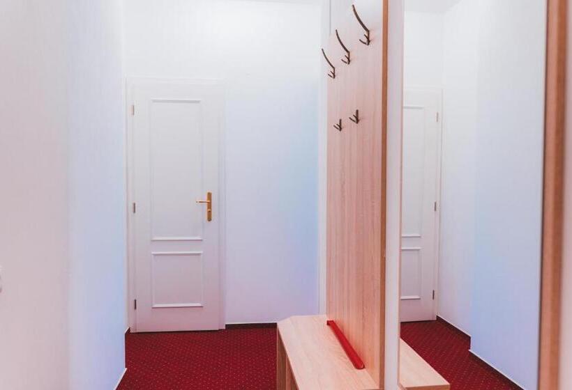 پانسیون Kavárna A Penzion Reichl