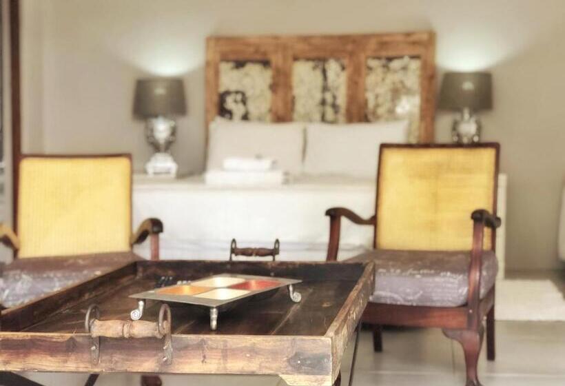 펜션 Louvre Guesthouse