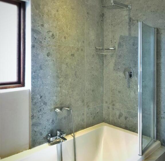 펜션 Louvre Guesthouse