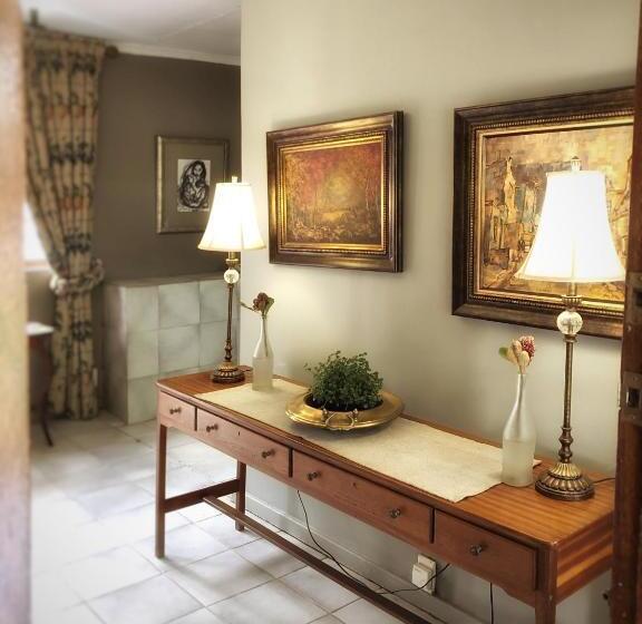 펜션 Louvre Guesthouse