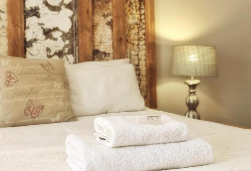 펜션 Louvre Guesthouse