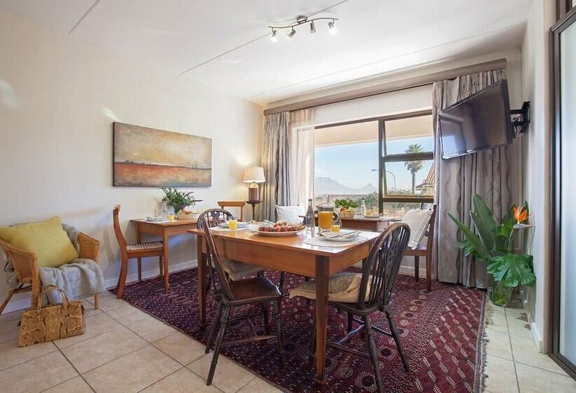 بنسيون Paperbark Manor