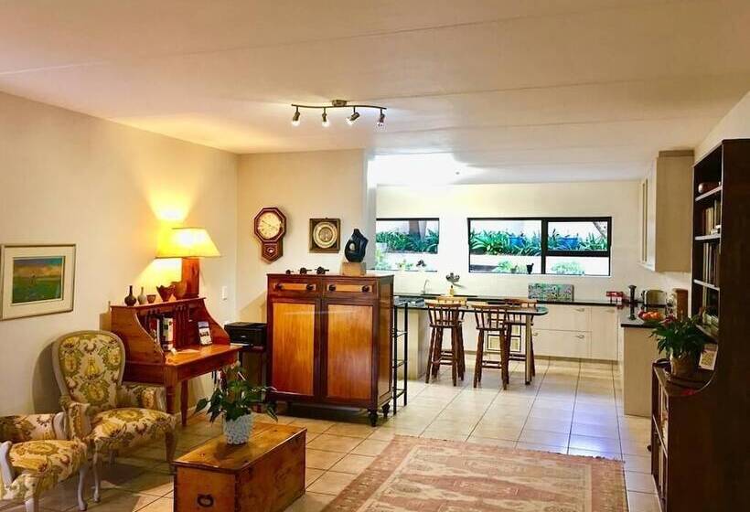 بنسيون Paperbark Manor