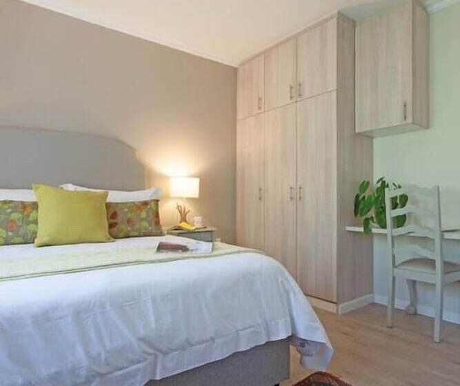 بنسيون Paperbark Manor