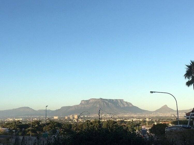 بنسيون Paperbark Manor