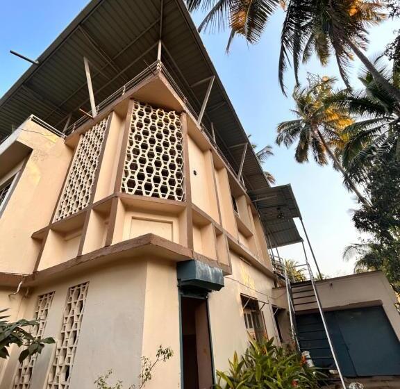 פנסיון Pebble Bay Home Stay