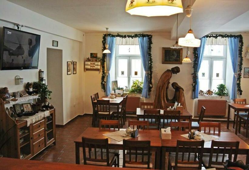 Пансион Restaurace A Penzion Ubrousku Prostři Se