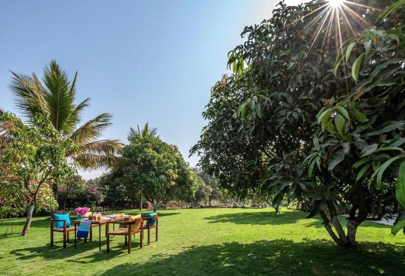 פנסיון Saffronstays Casa Manga, Karjat   Pet Friendly Pool Villa Near Nd S Film World And Saltt