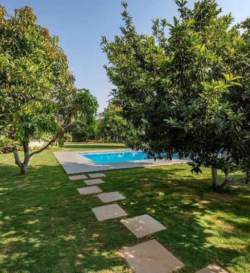 פנסיון Saffronstays Casa Manga, Karjat   Pet Friendly Pool Villa Near Nd S Film World And Saltt