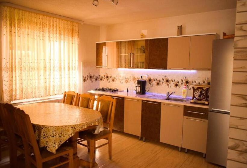 Pensiunea La Cernat