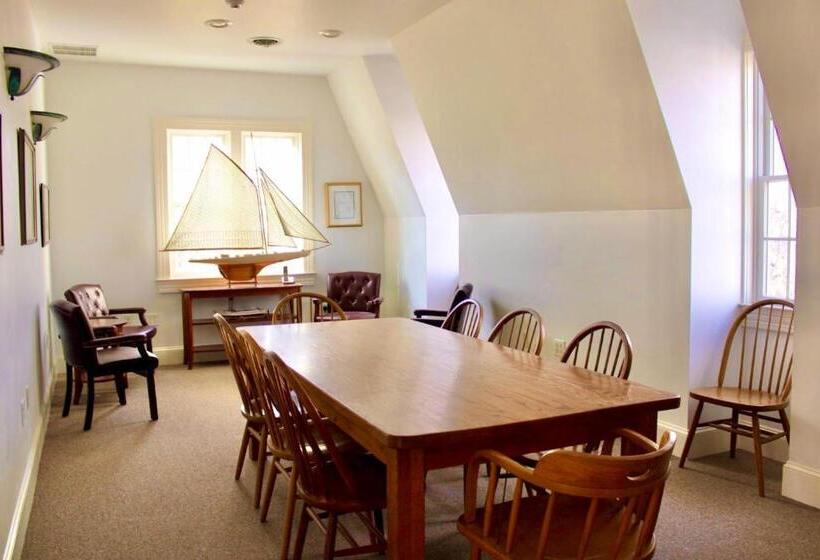 منتجع Inn At Haven Harbour