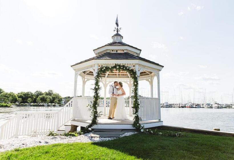 منتجع Inn At Haven Harbour