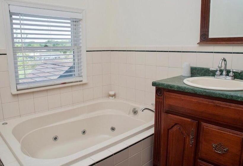 منتجع Inn At Haven Harbour