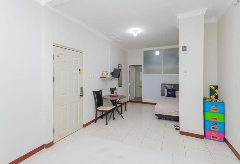 Urbanview Hotel Syariah Near Gelora Delta Sidoarjo