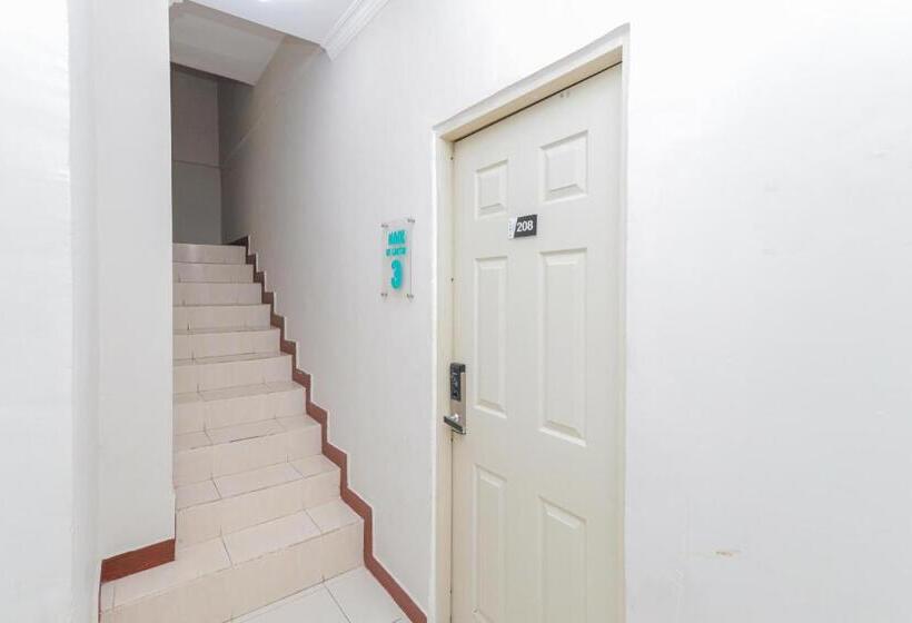 Urbanview Hotel Syariah Near Gelora Delta Sidoarjo