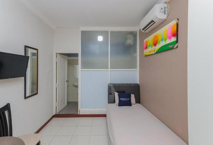 Urbanview Hotel Syariah Near Gelora Delta Sidoarjo