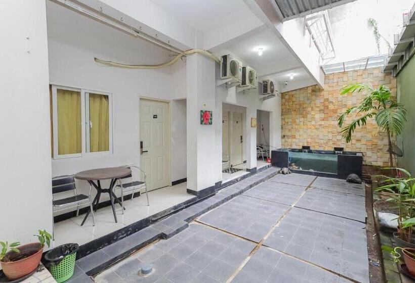 Urbanview Hotel Syariah Near Gelora Delta Sidoarjo