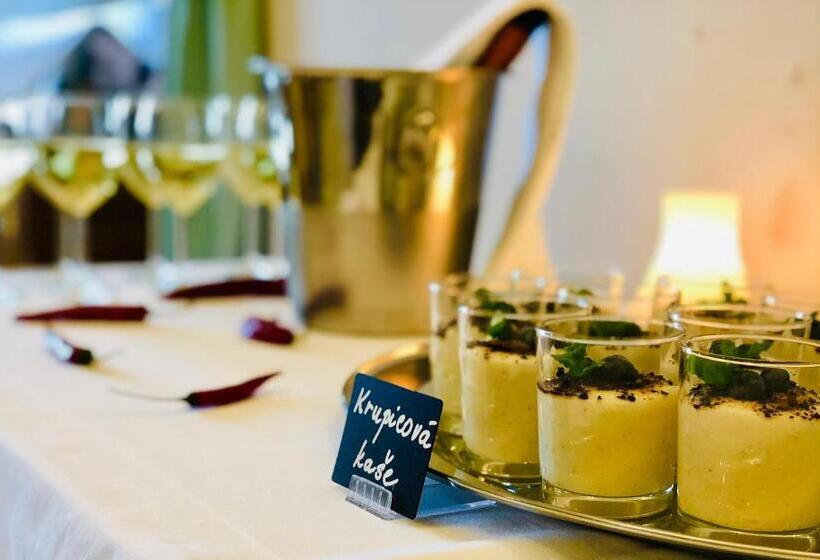 Wellness Hotel Zámeček