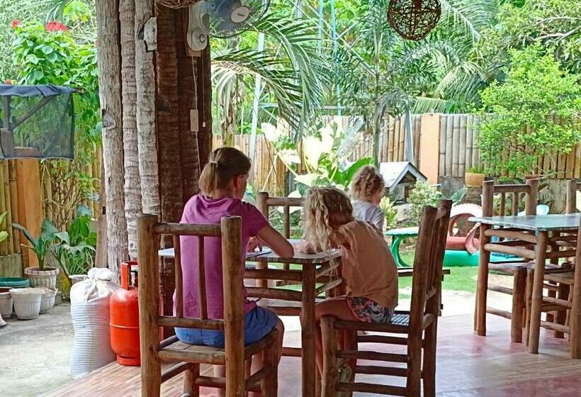 ユースホステル Greenhut Pension & Bar