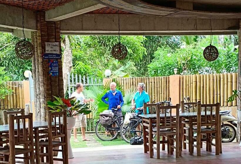 ユースホステル Greenhut Pension & Bar