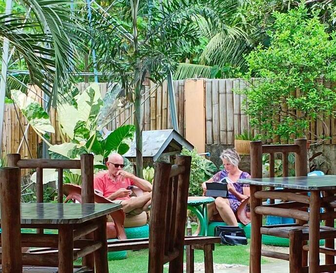 ユースホステル Greenhut Pension & Bar