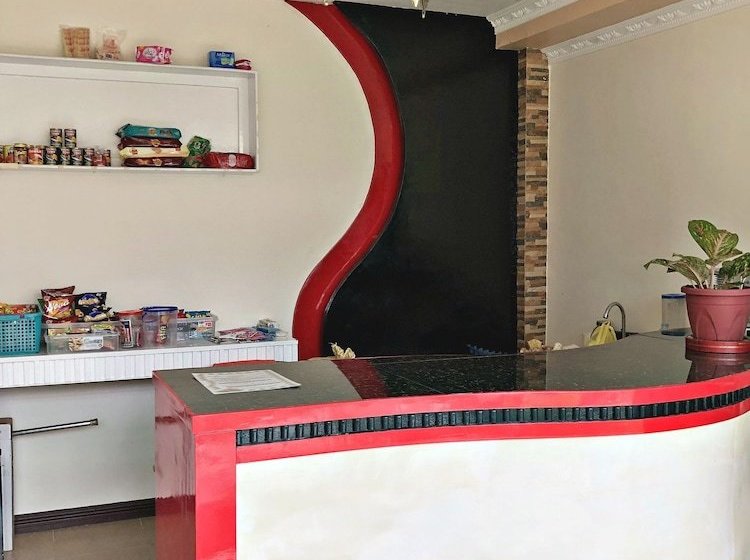 هاستل Racadisson Tourist Inn