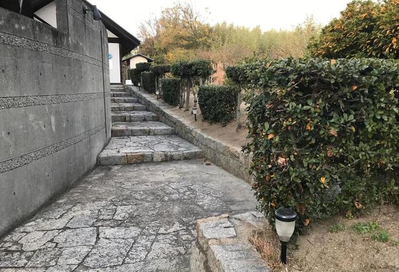 ユースホステル Shiraishi Island International Villa