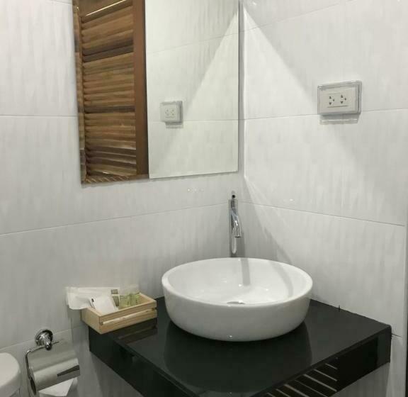 فندق صغير Snooze Inn Phuket   Free Shuttle To Bang Rong Pier