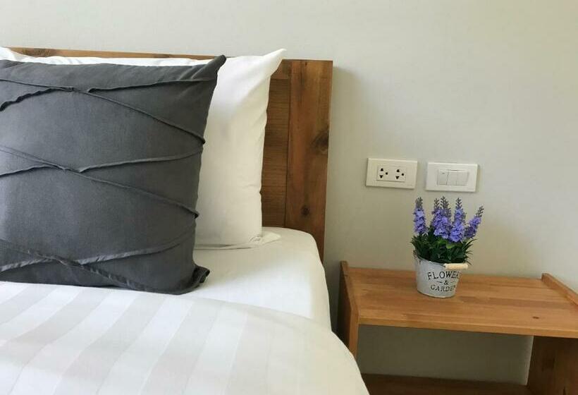 فندق صغير Snooze Inn Phuket   Free Shuttle To Bang Rong Pier